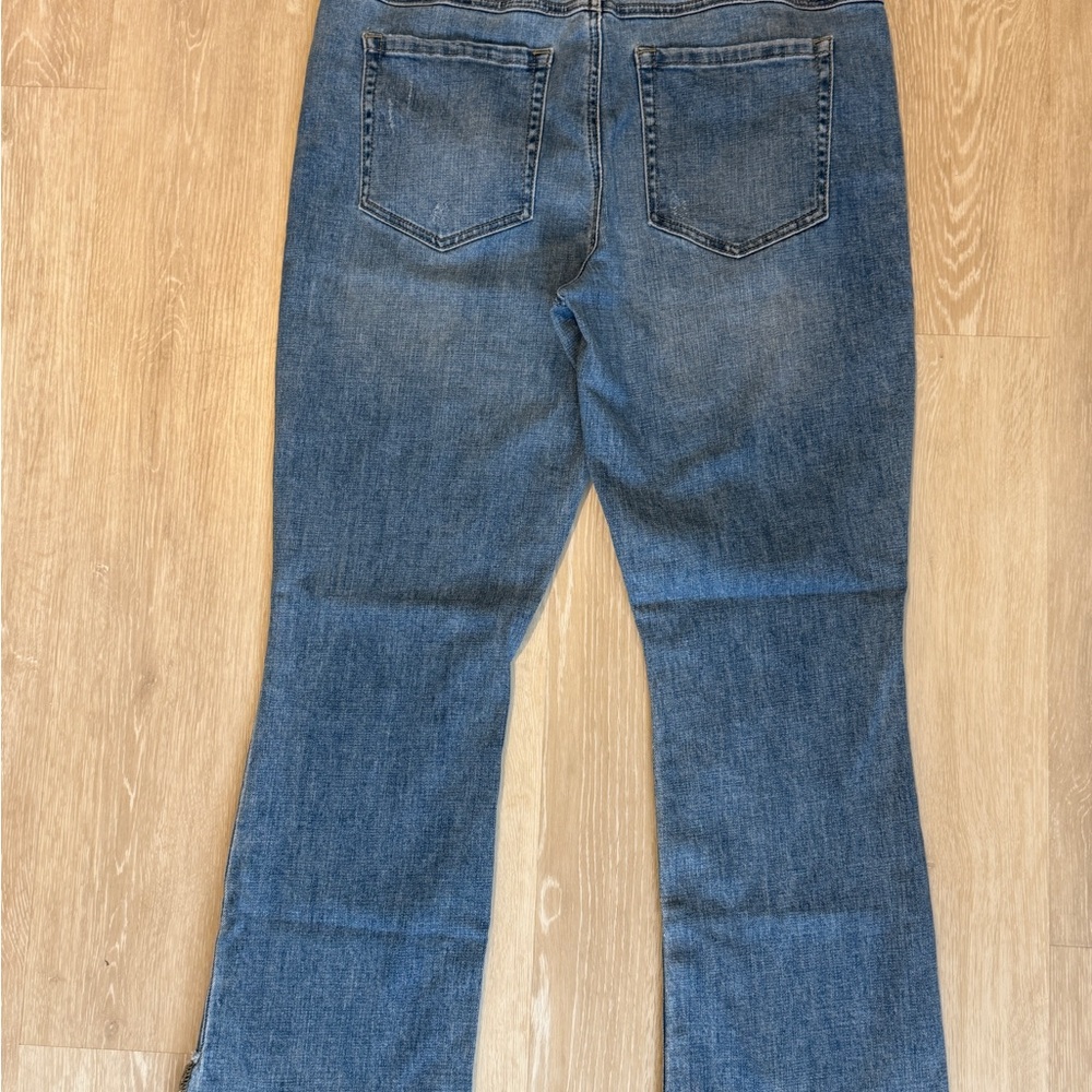 CAbi hi low crop stretch jean #6070 Sz 10 - EUC - Picture 2 of 4